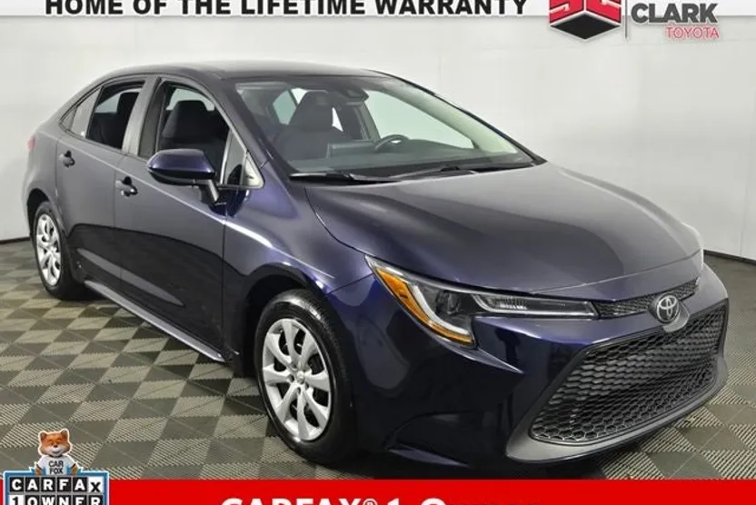 2022 Toyota Corolla LE photo 1