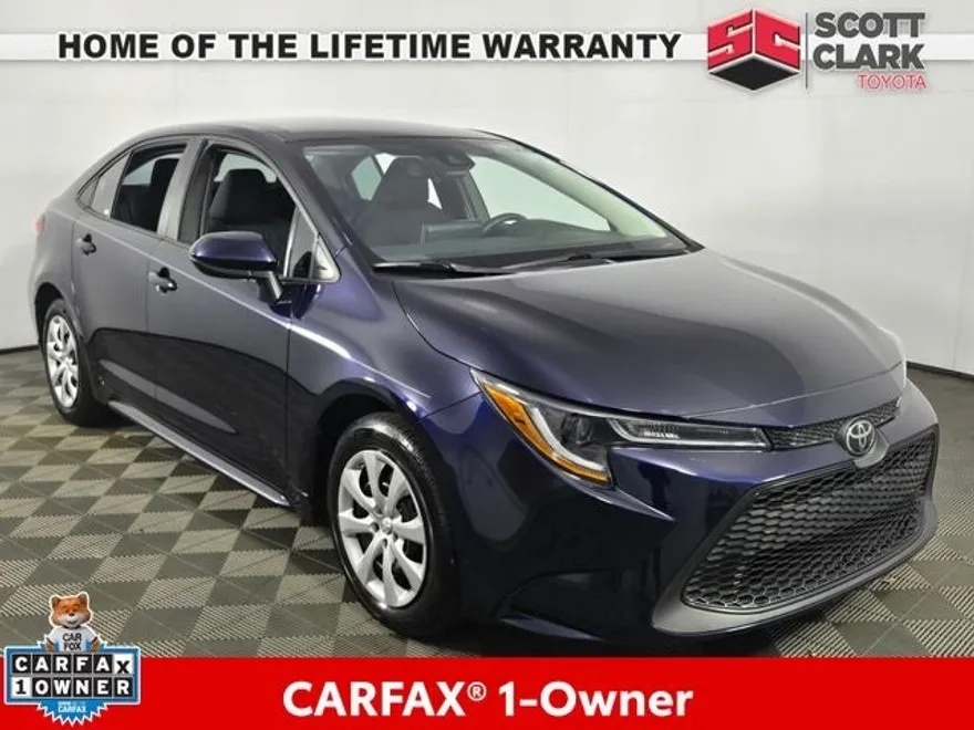 2022 Toyota Corolla LE photo 1