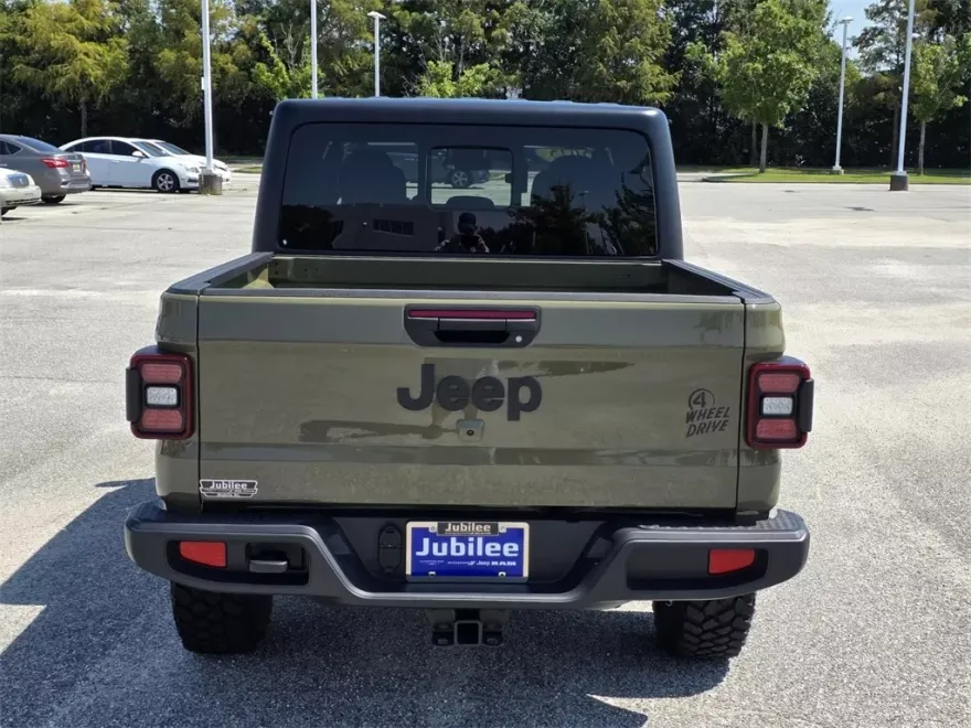 2025 Jeep Gladiator Willys photo 1