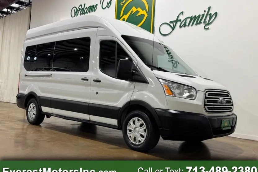 2019 Ford Transit Passenger XLT photo 1