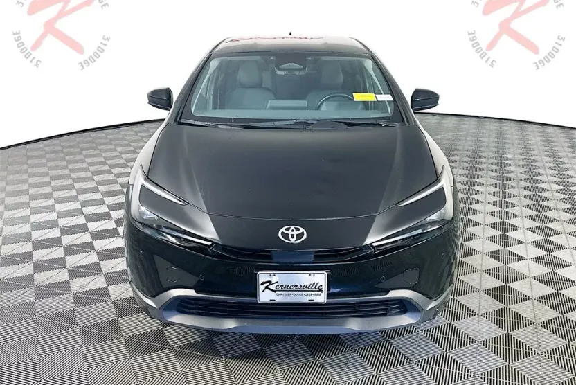 2024 Toyota Prius LE photo 1