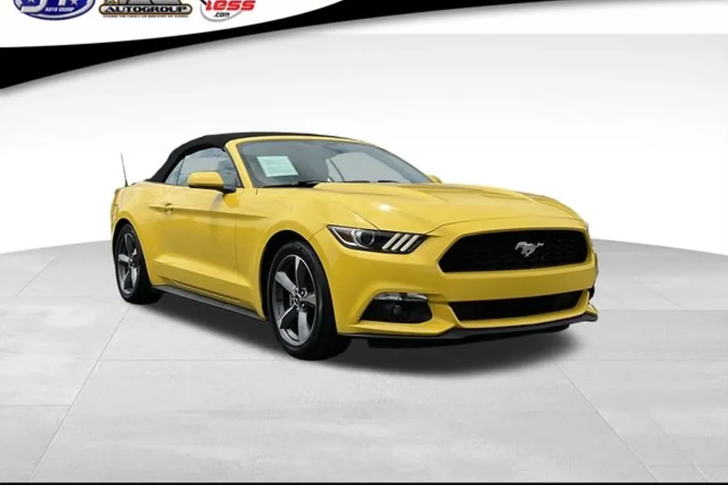 2016 Ford Mustang V6 Convertible photo 1