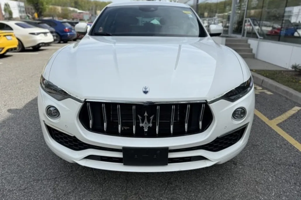 2022 Maserati Levante GT photo 1