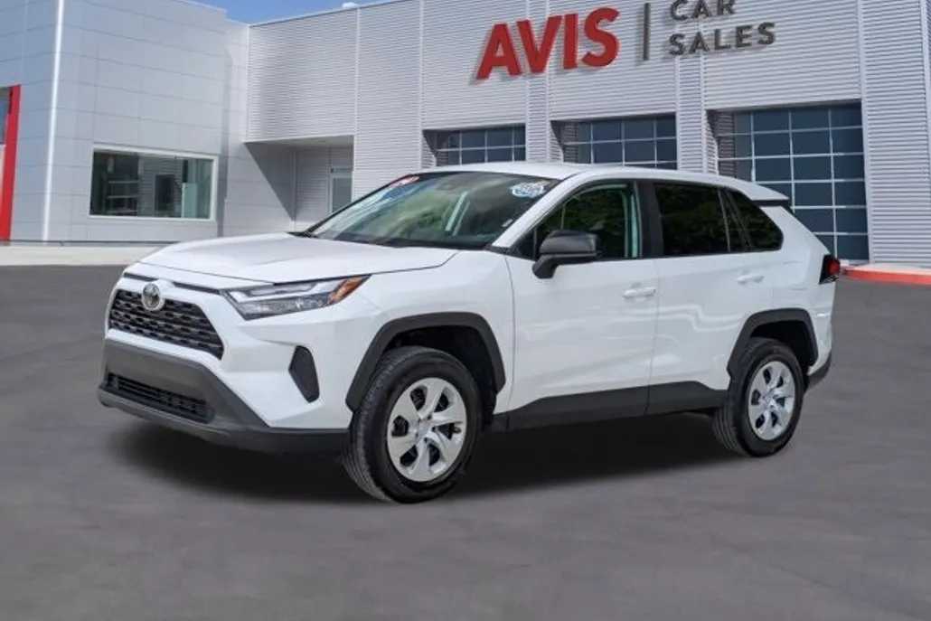 2024 Toyota RAV4 LE photo 1
