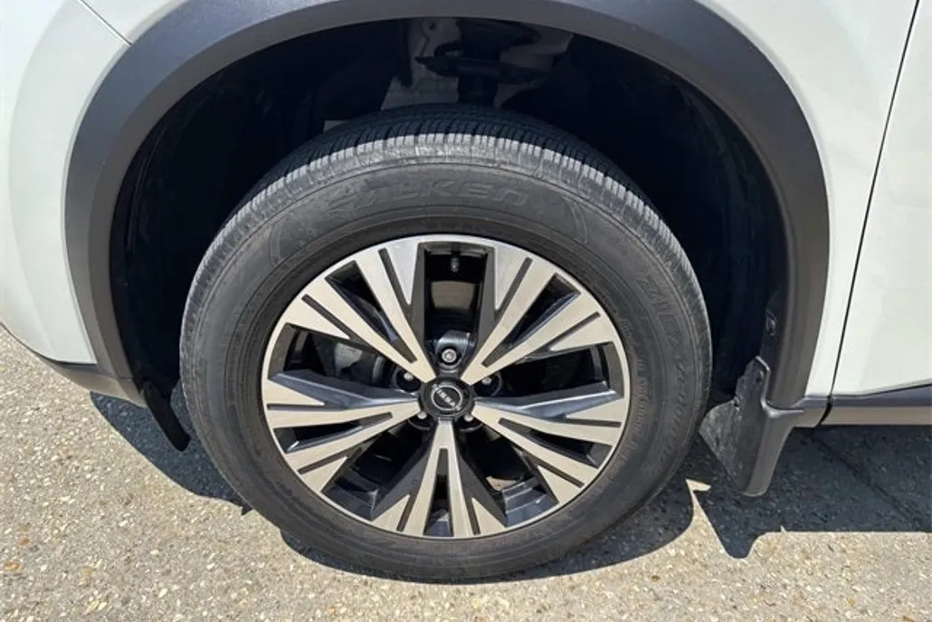 2022 Nissan Rogue SV photo 1