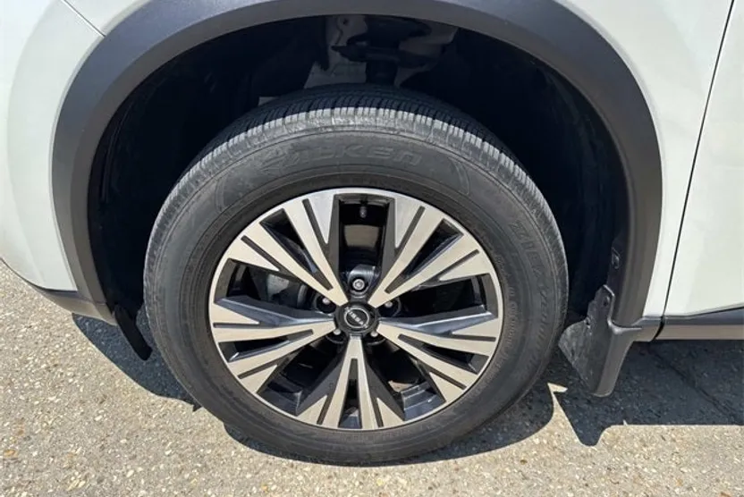 2022 Nissan Rogue SV photo 1