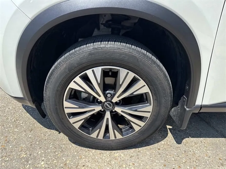 2022 Nissan Rogue SV photo 1