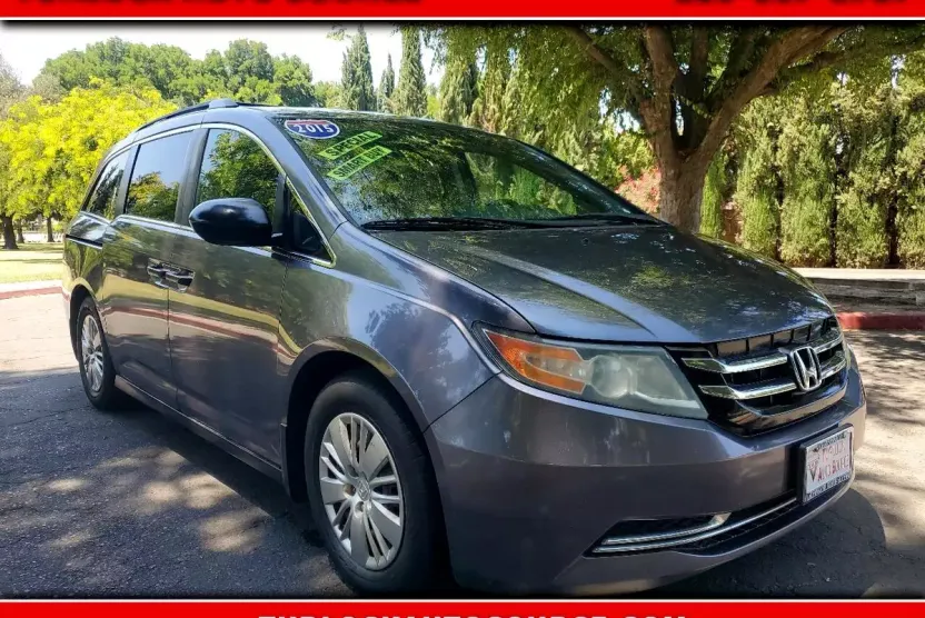 2015 Honda Odyssey LX photo 1