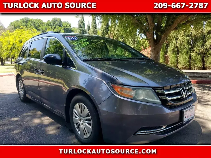 2015 Honda Odyssey LX photo 1