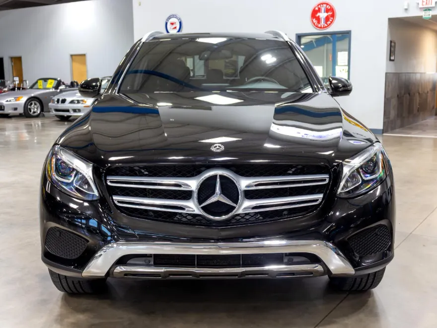 2017 Mercedes Benz GLC 300 photo 1