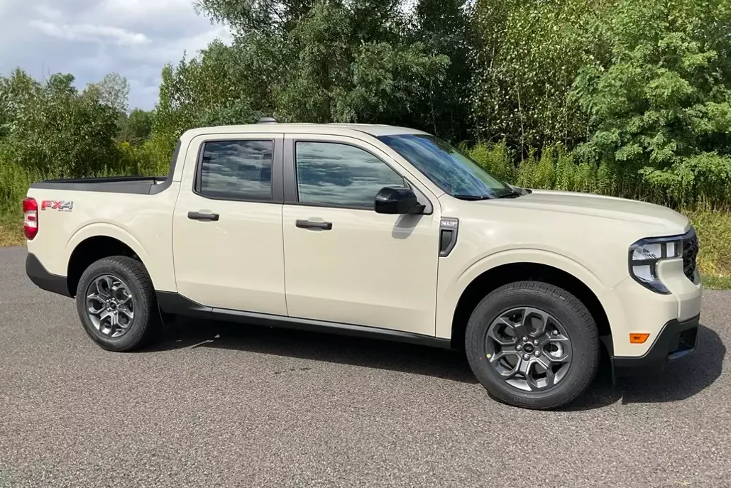 2025 Ford Maverick XLT photo 1