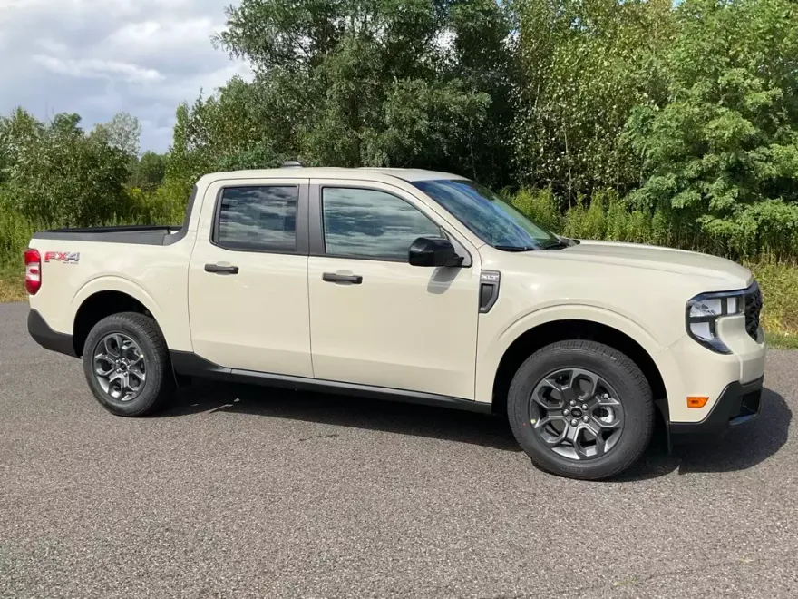 2025 Ford Maverick XLT photo 1