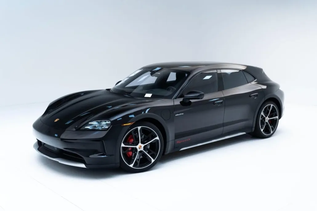 2025 Porsche Taycan 4S Cross Turismo photo 1