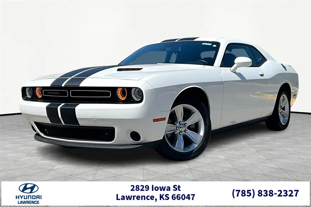2023 Dodge Challenger SXT photo 1