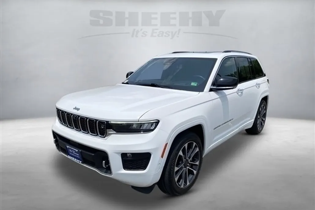 2023 Jeep Grand Cherokee Overland photo 1