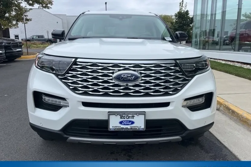 2022 Ford Explorer Platinum photo 1