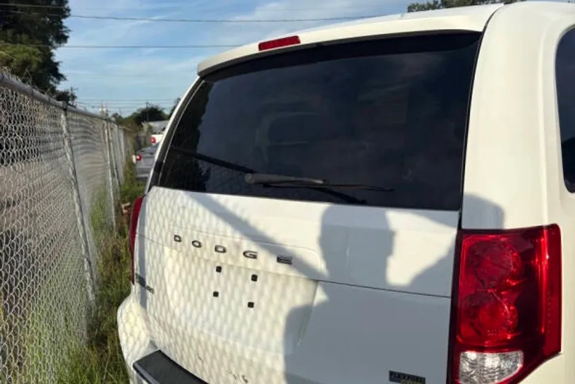 2014 Dodge Grand Caravan SE photo 1