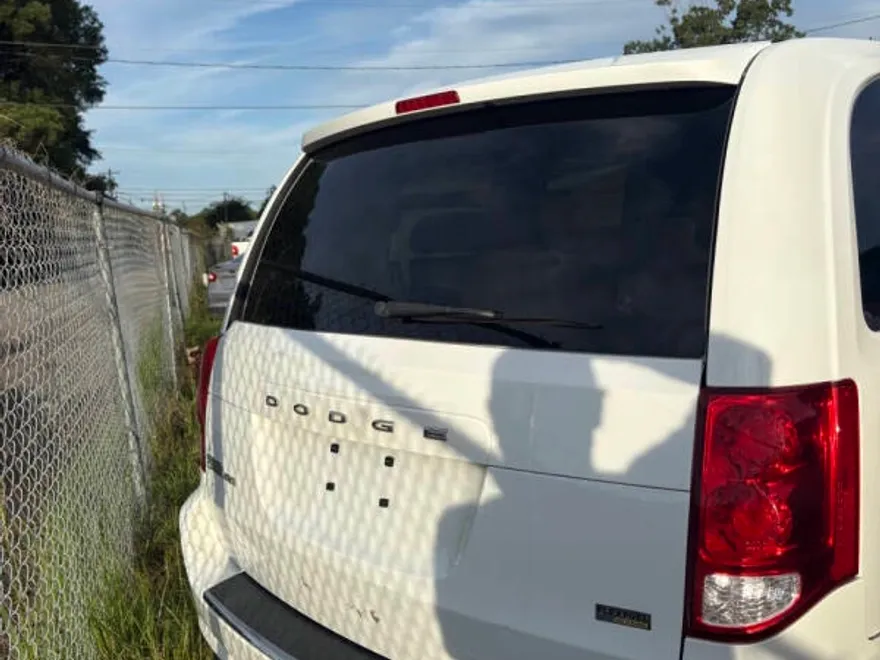 2014 Dodge Grand Caravan SE photo 1