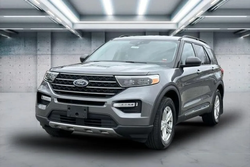 2021 Ford Explorer XLT photo 1