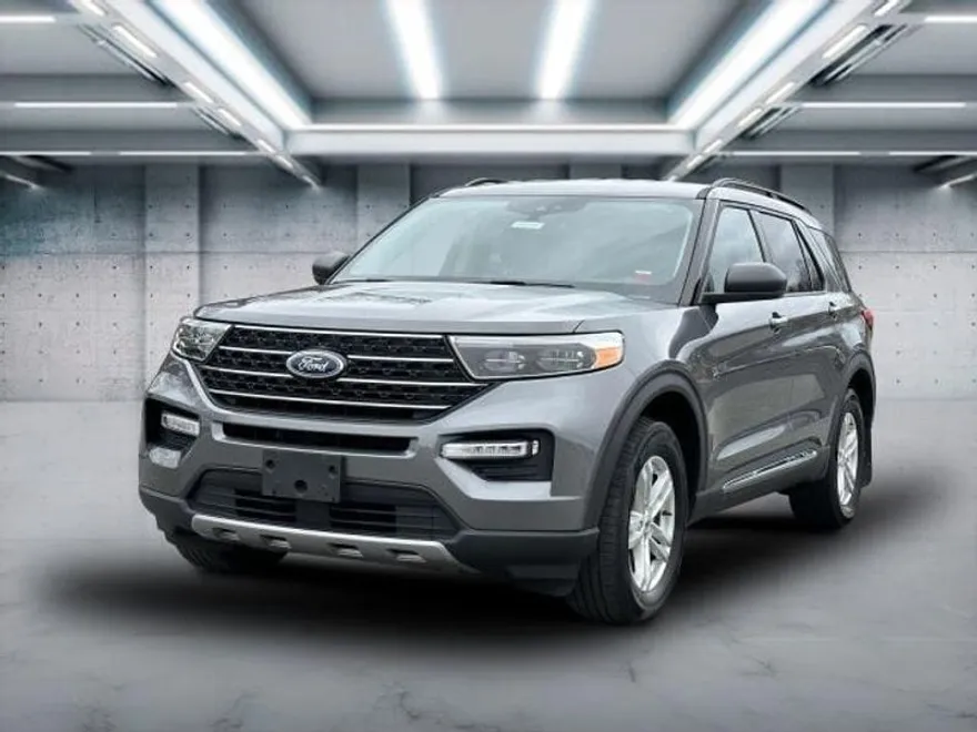 2021 Ford Explorer XLT photo 1