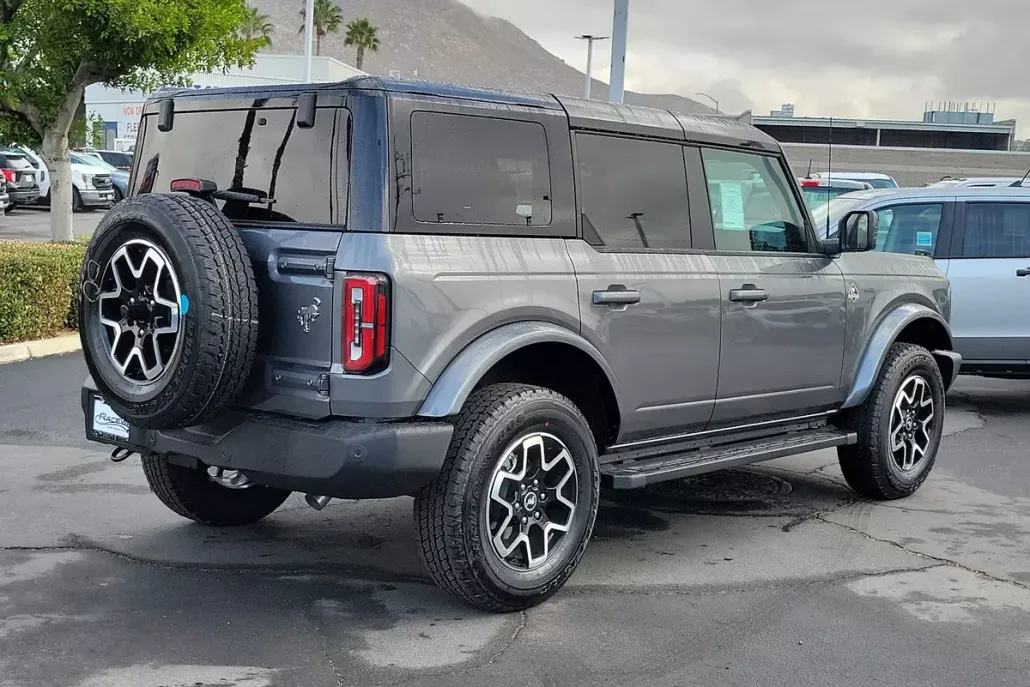 2024 Ford Bronco Outer Banks photo 1