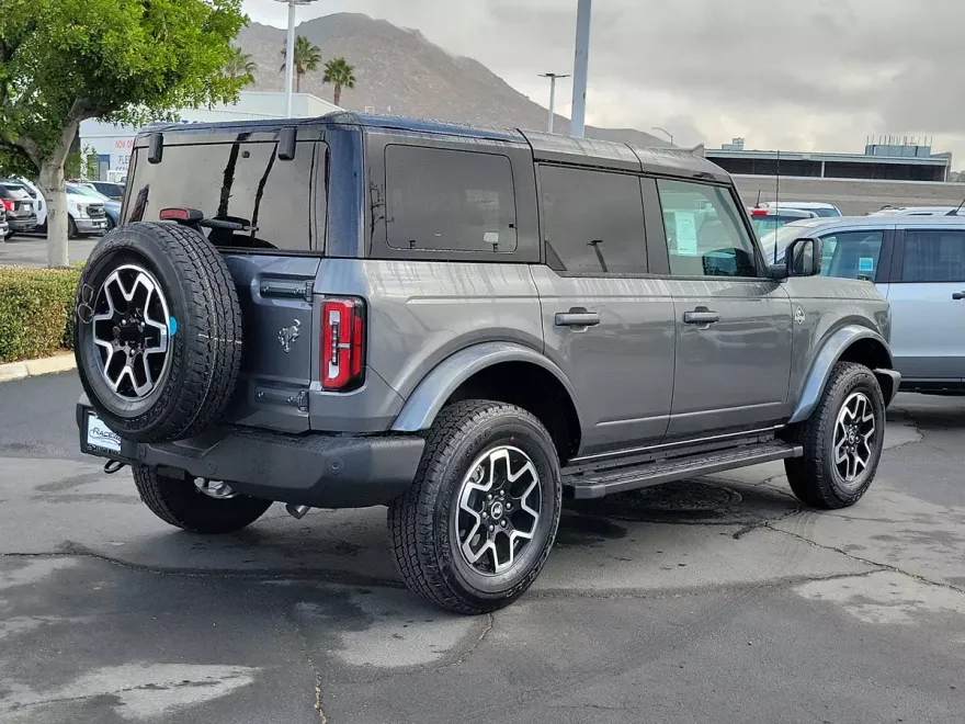 2024 Ford Bronco Outer Banks photo 1