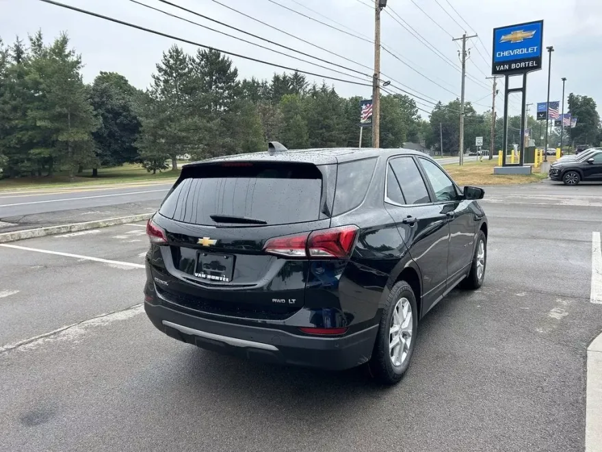 2022 Chevrolet Equinox LT photo 1