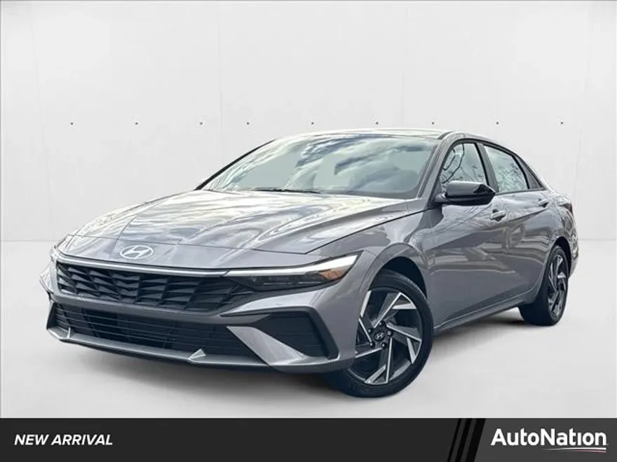 2025 Hyundai Elantra SEL Sport photo 1
