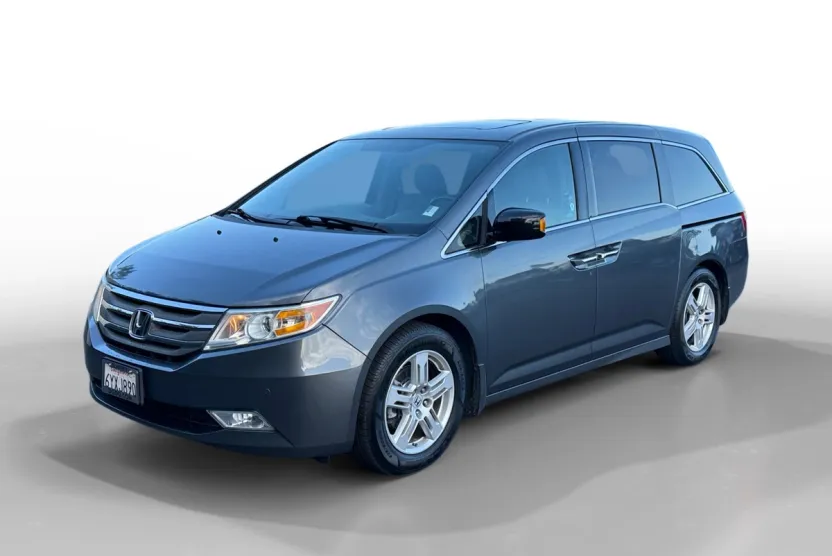 2013 Honda Odyssey Touring photo 1