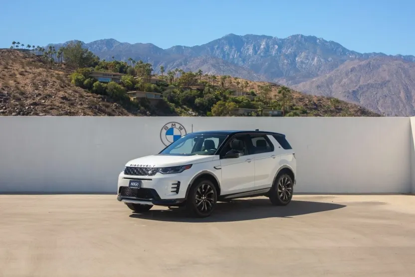 2024 Land Rover Discovery Sport SE photo 1