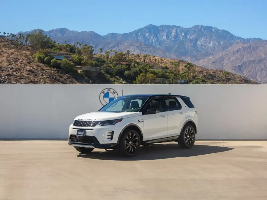 2024 Land Rover Discovery Sport SE photo 1