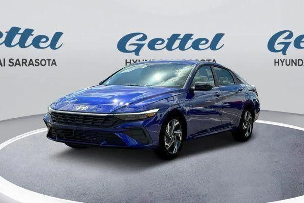 2025 Hyundai Elantra SEL Sport photo 1