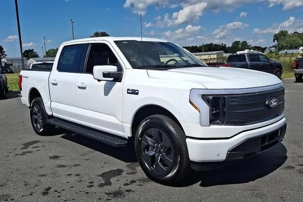 2025 Ford F-150 Lightning Lariat photo 1