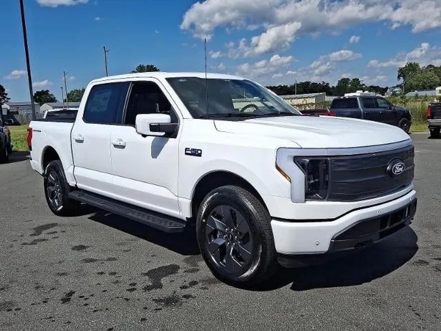 2025 Ford F-150 Lightning Lariat photo 1
