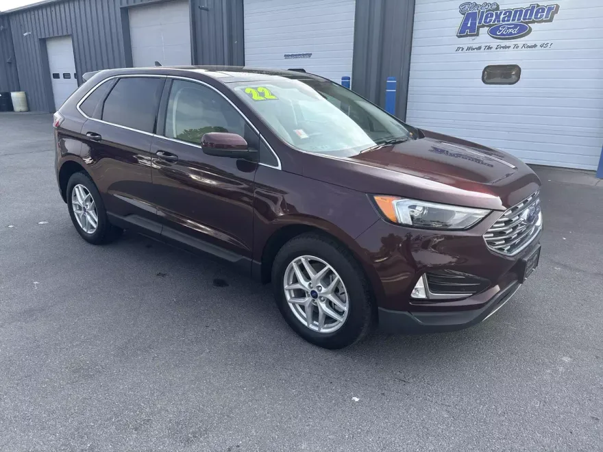 2022 Ford Edge SEL photo 1