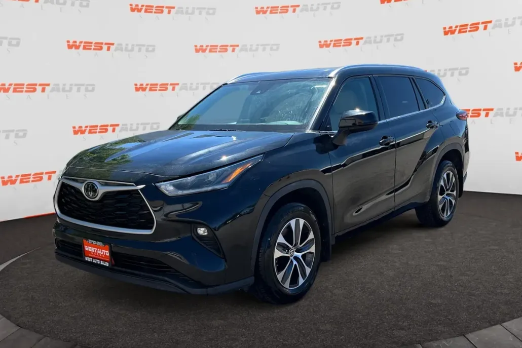 2021 Toyota Highlander XLE photo 1