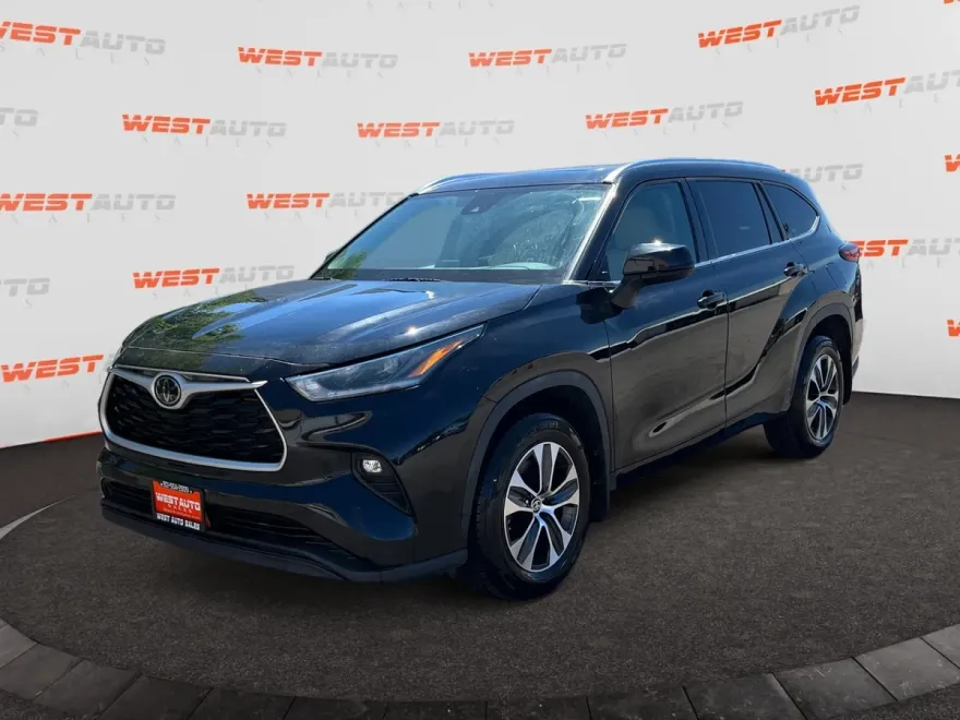 2021 Toyota Highlander XLE photo 1
