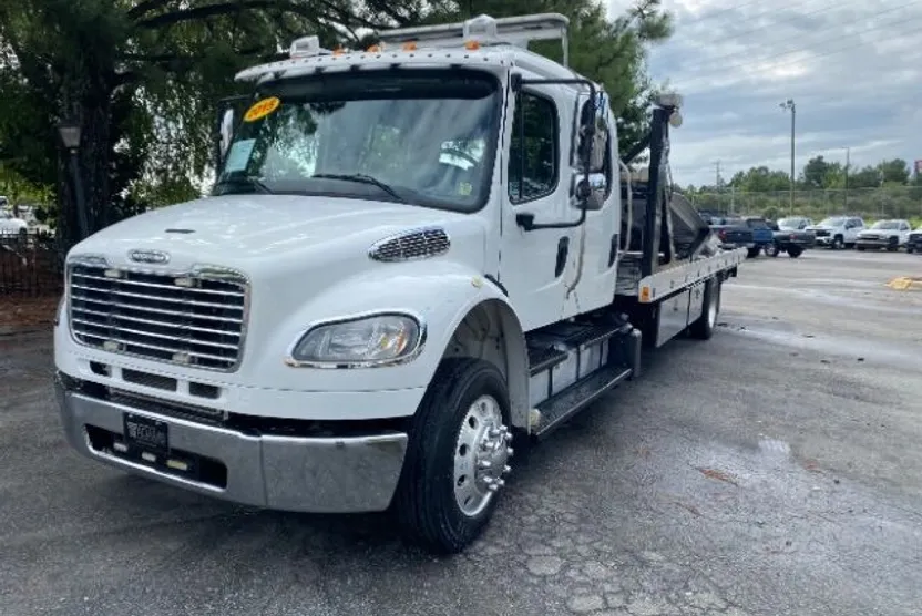 2015 Freightliner M2 106 Medium Duty photo 1