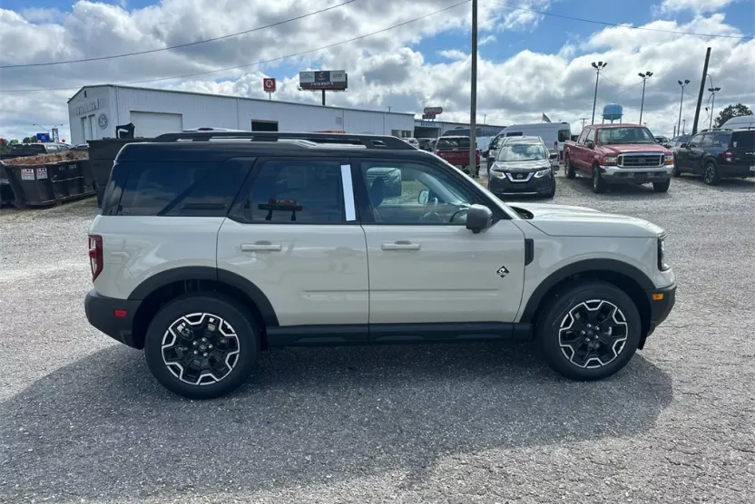 2025 Ford Bronco Sport Outer Banks photo 1