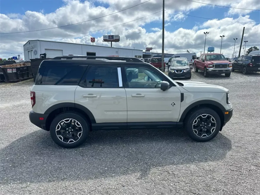 2025 Ford Bronco Sport Outer Banks photo 1
