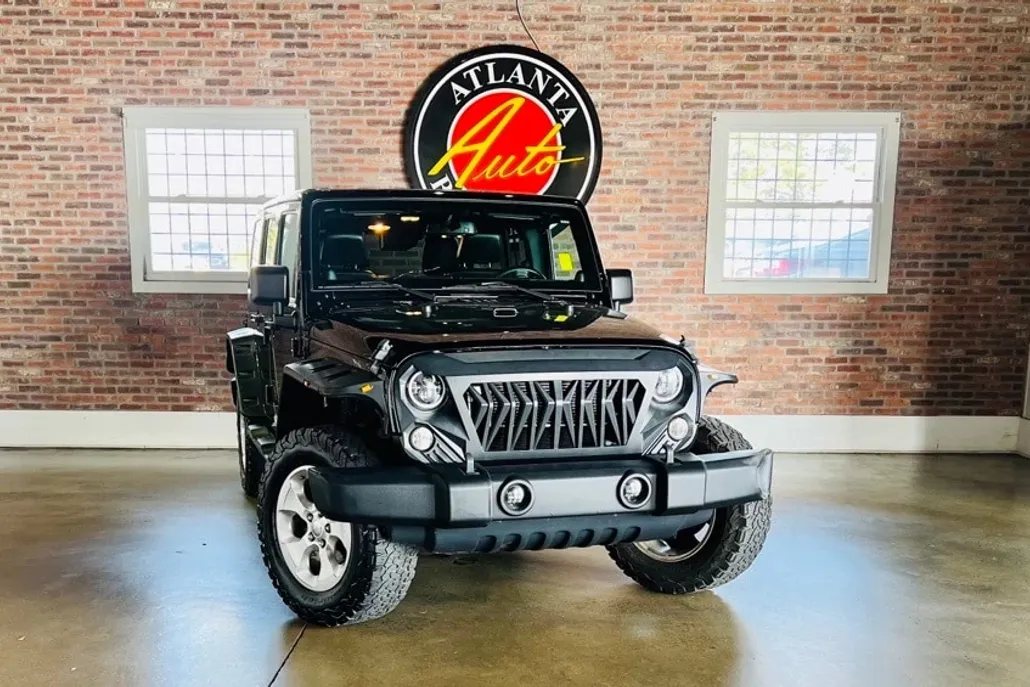 2014 Jeep Wrangler Unlimited Sahara photo 1