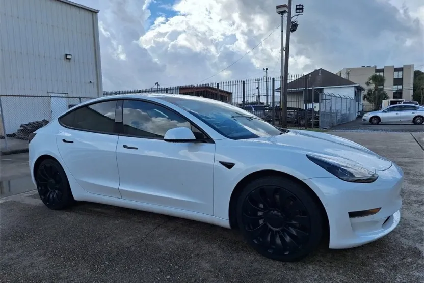 2021 Tesla Model 3 Standard Range Plus photo 1
