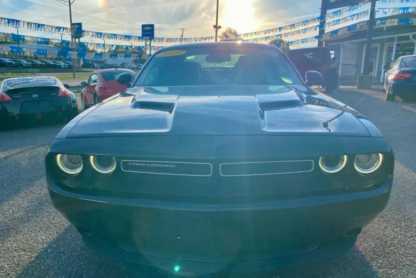 2019 Dodge Challenger SXT AWD photo 1