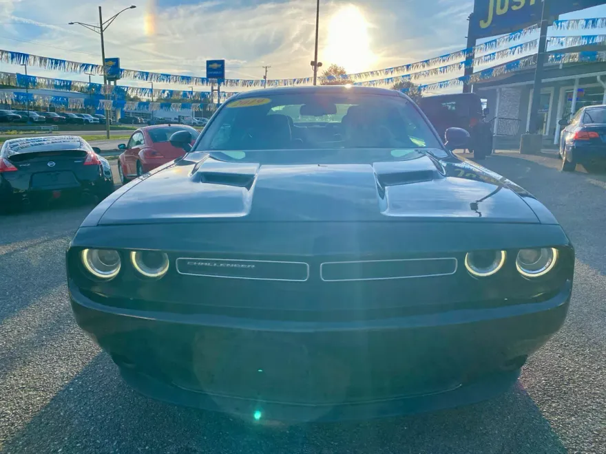 2019 Dodge Challenger SXT AWD photo 1