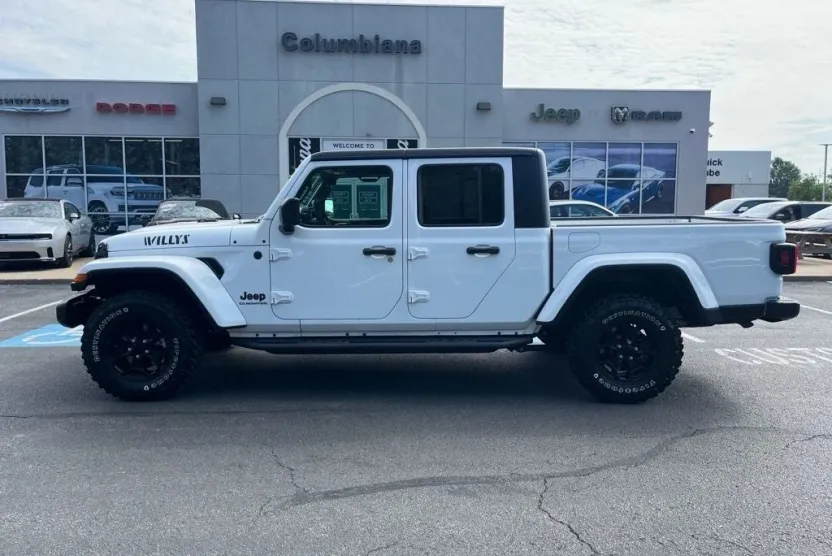 2022 Jeep Gladiator Willys photo 1