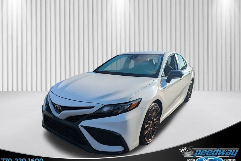 2023 Toyota Camry SE photo 1