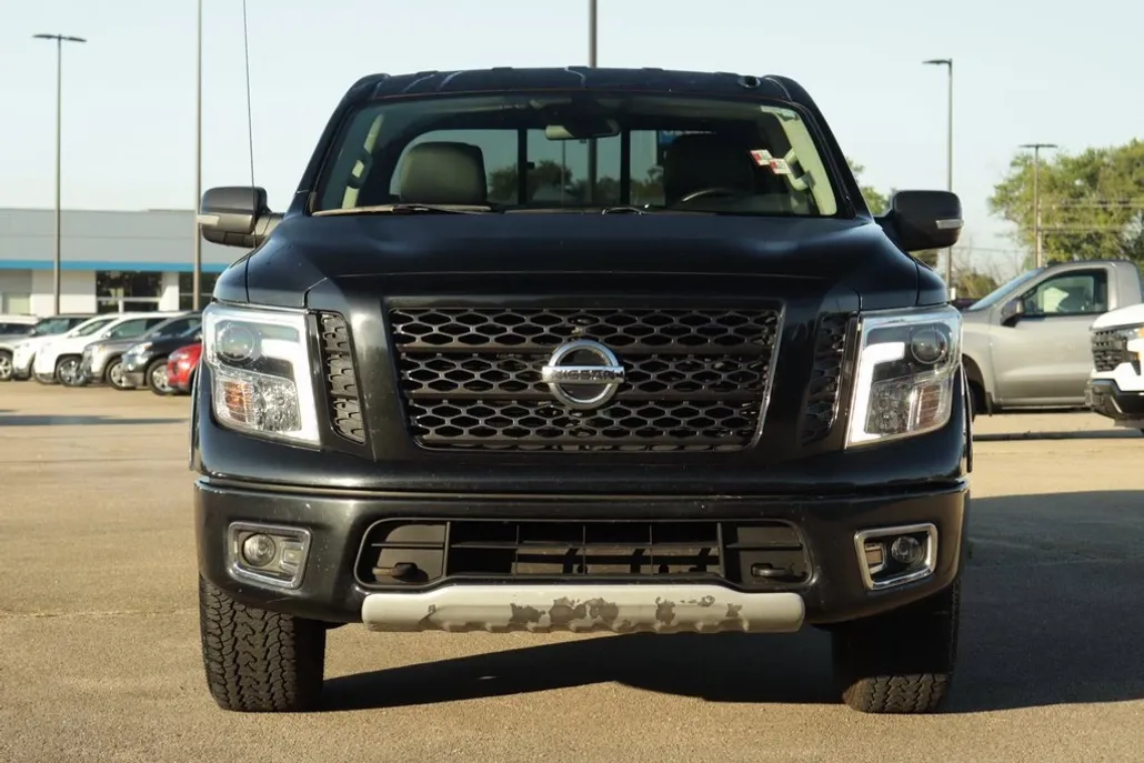 2019 Nissan Titan PRO-4X photo 1