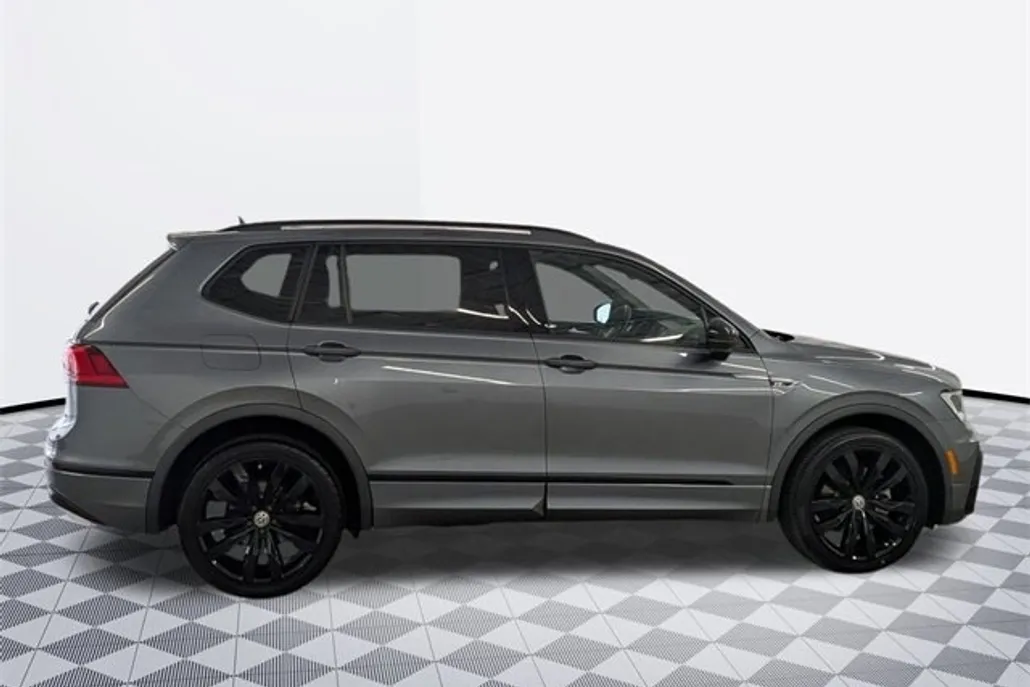 2021 Volkswagen Tiguan SE R-Line Black photo 1