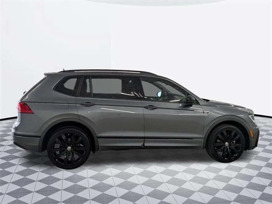 2021 Volkswagen Tiguan SE R-Line Black photo 1