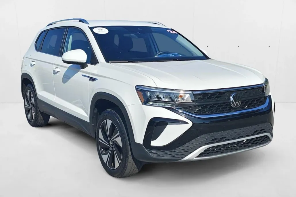 2024 Volkswagen Taos SE photo 1